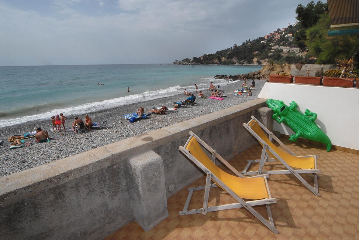 Апарт отель Holiday'S Beach Вентимилья Экстерьер фото
