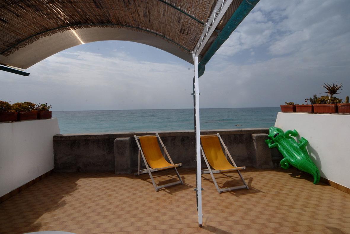 Апарт отель Holiday'S Beach Вентимилья Экстерьер фото