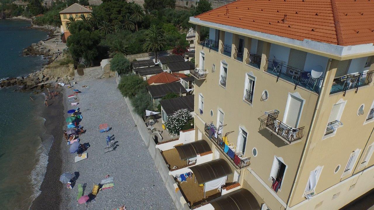 Апарт отель Holiday'S Beach Вентимилья Экстерьер фото